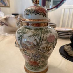 Vintage mid-century Toyo Kutani/Satsuma Hand Painted Floral Ginger Jar