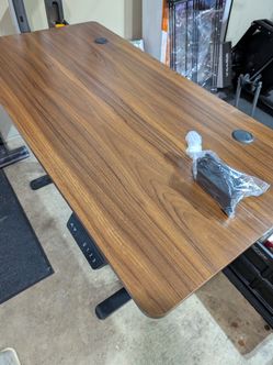 Standing desk. Electric height adjustment