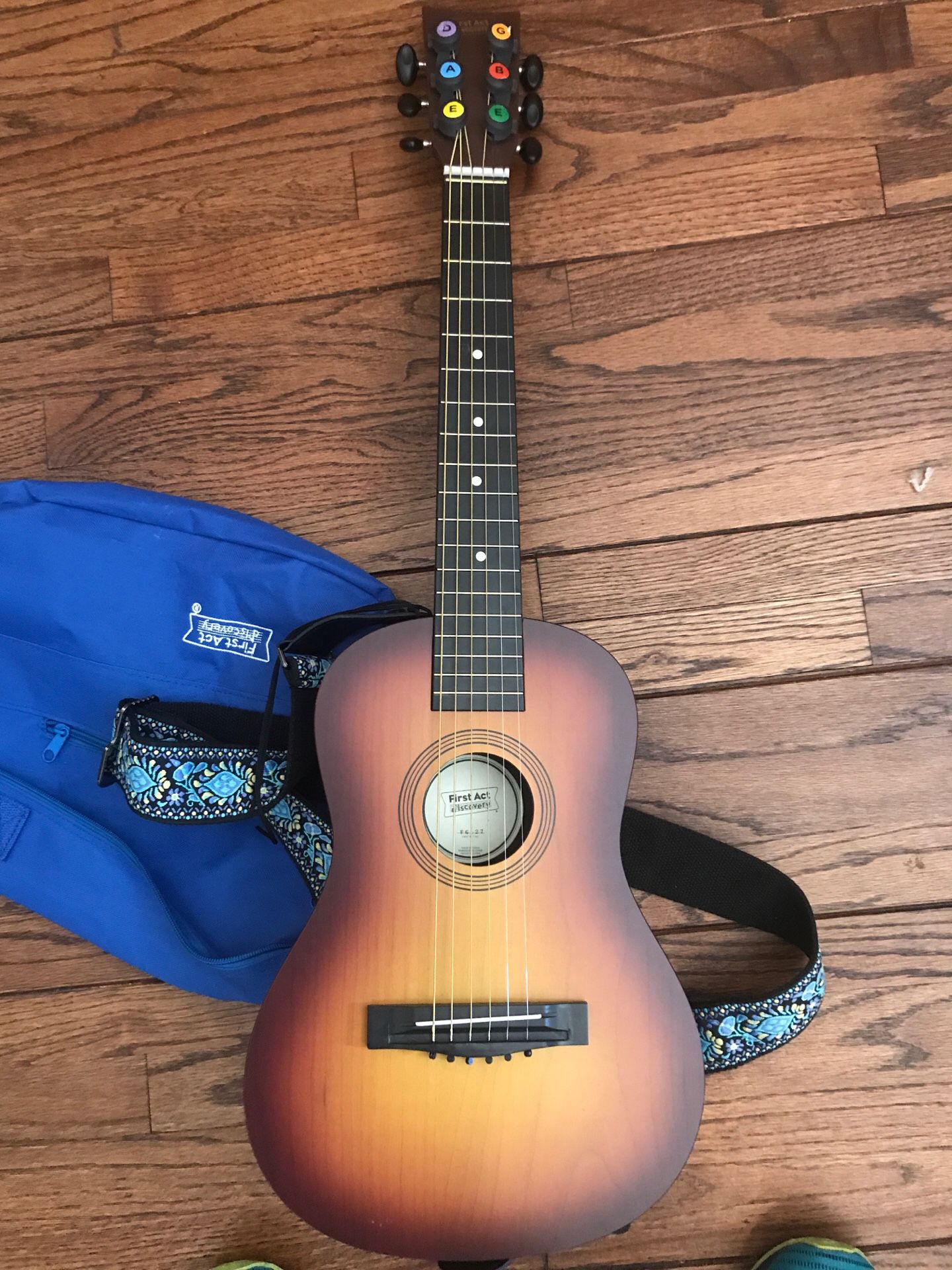 Children’s Guitar First Class Discovery with strap and gig bag