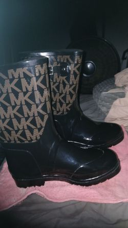 Womans size 10 michael kors rain boots