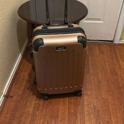 Reaction Kenneth Cole  Suitcase 