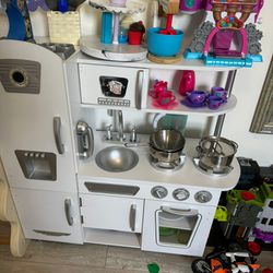 Play Kitchen- Great Condition! 