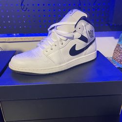 Jordan 1 Mid Reverse Panda