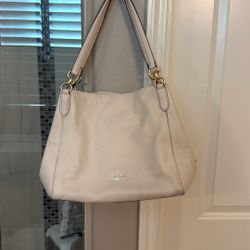 Coach Purse With Many Compartments 