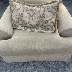 Very Nice And Comfortable Over Sized Sofa. 