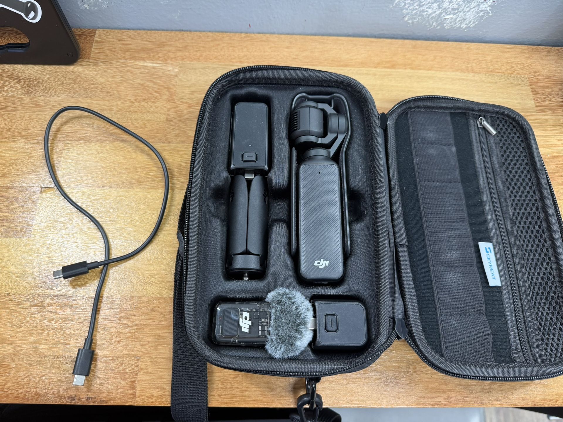 DJI Osmo Pocket 3 Creator Combo | Vlogging Camera + microSD Card + Carrying Case