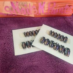 1 Set Of Press On Nails 