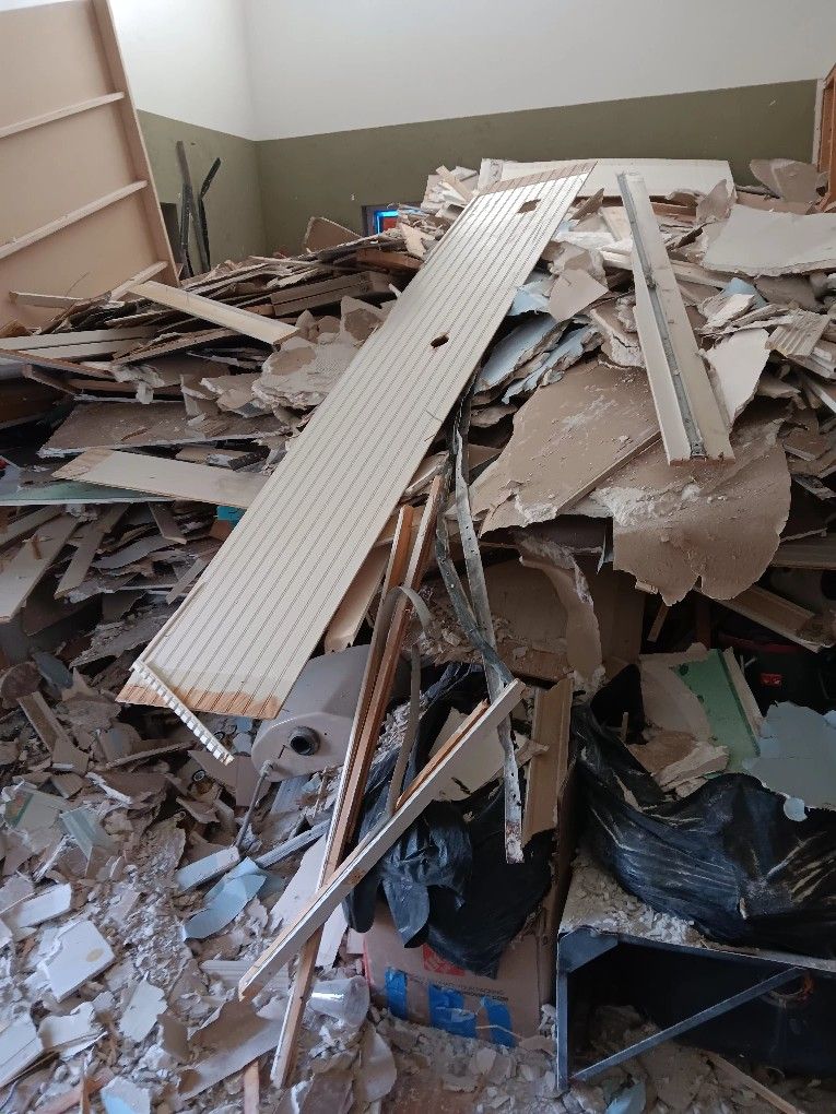 Basura Escombros Todo Tipo Furniture Hacemos Lompieza De Patios Storage