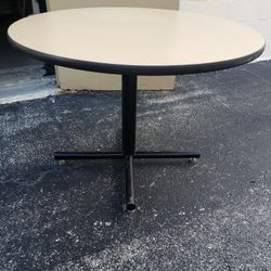 Round Table and 4 Chairs For Sale Kitchen Table