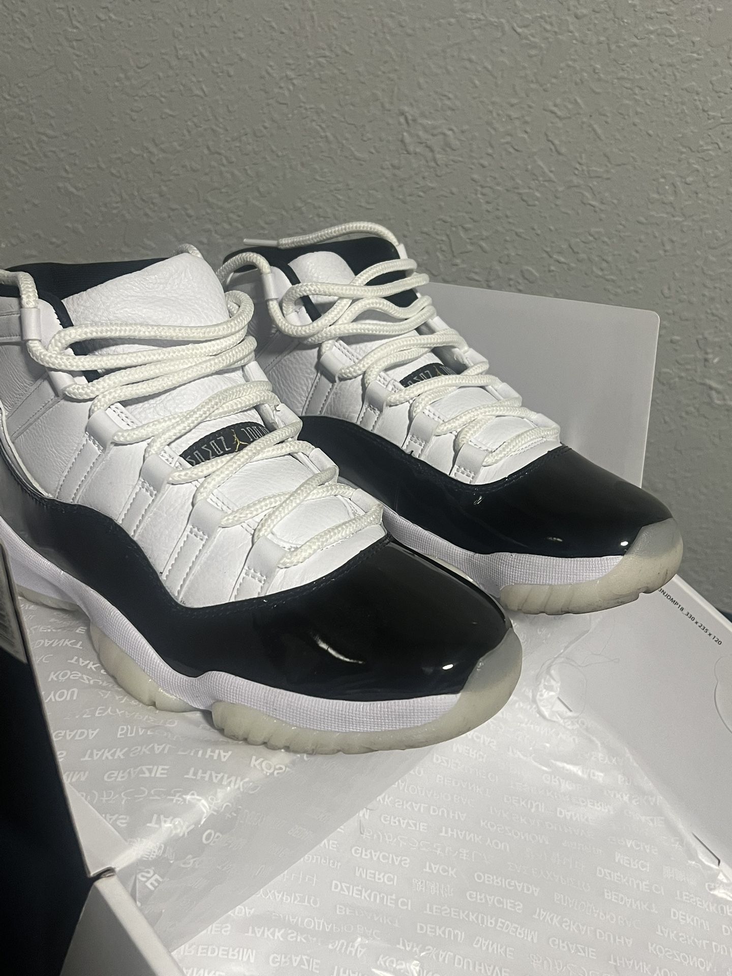 Jordan 11 USED SIZE 9