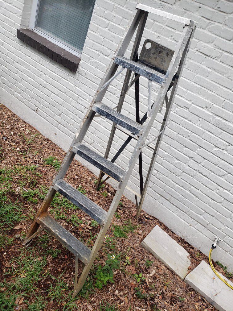 Ladder Aluminum 6 Foot