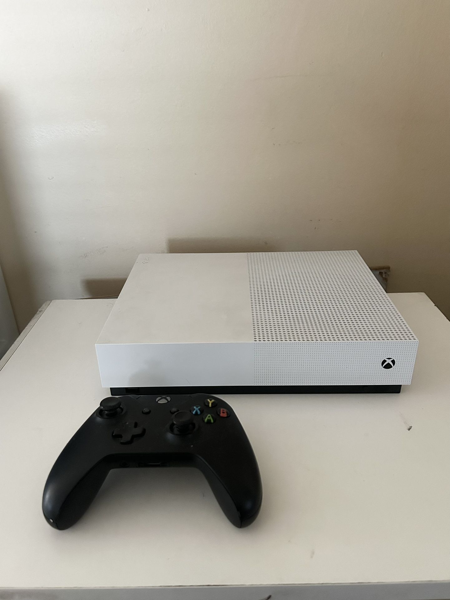 Xbox One S 1TB + Controller – Clean & Ready to Play