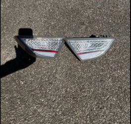 genuine inner tail lights for a 2011-2015 Hyundai Sonata