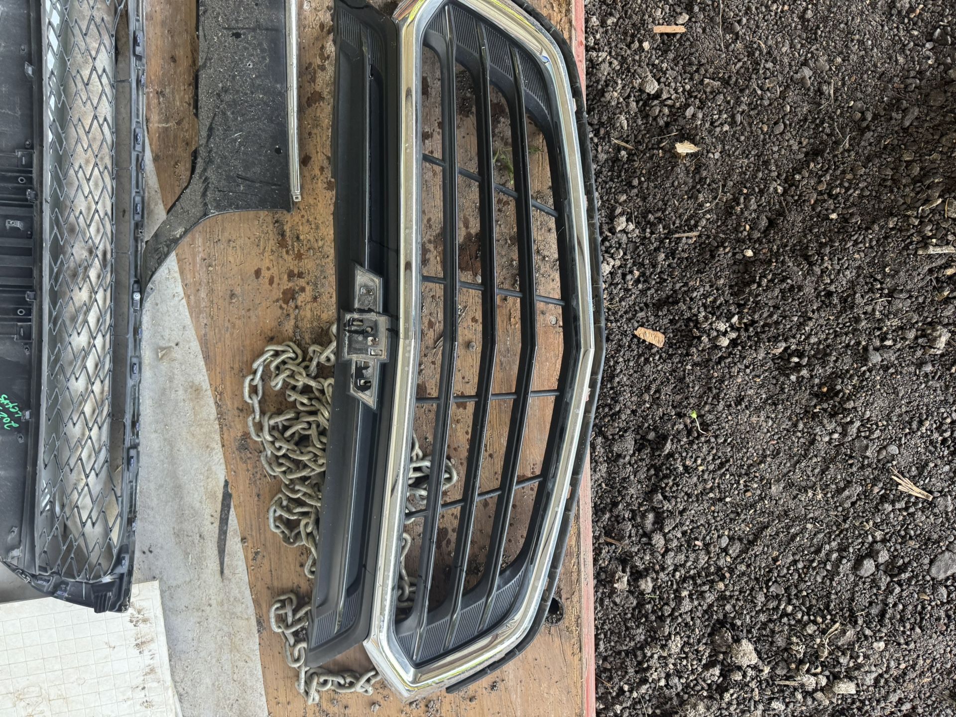 2018 Chevy Equinox Grill Oem