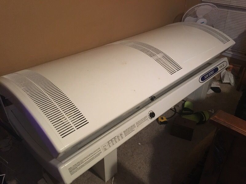 Genesis E Class Sun Series 416 SL tanning bed for Sale in Fort Worth