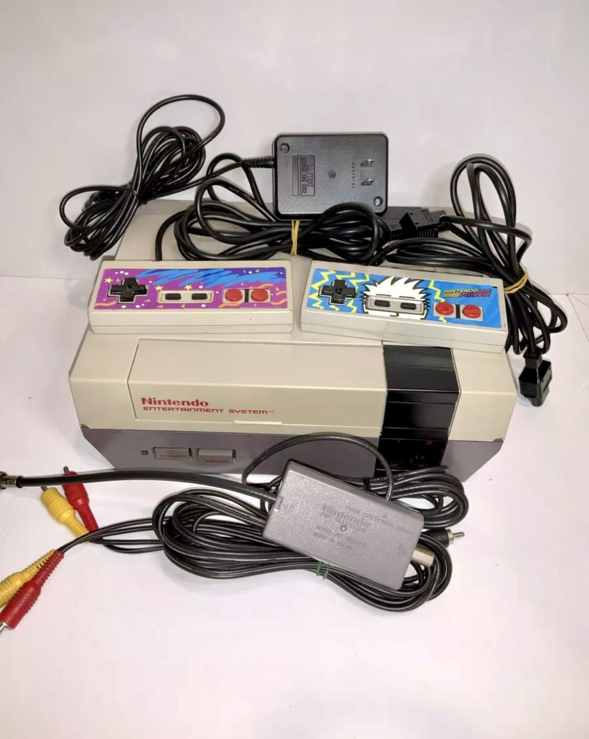 Vintage 1985 Original Nintendo NES Console With 2 Controllers And Adapter - No games!