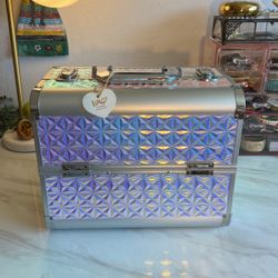 Iridescent makeup case