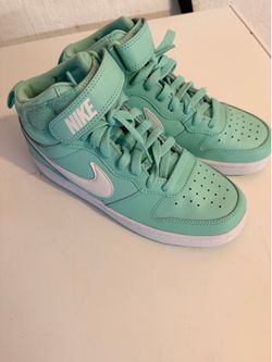 Nike light green