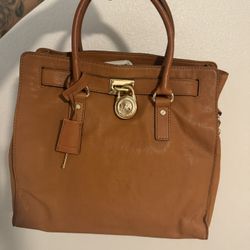 Michael Kors Leather Purse With Matching Wristlet 