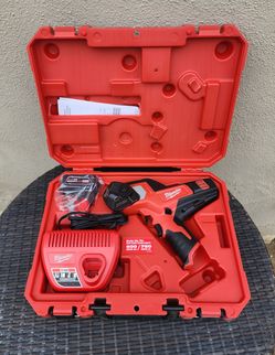 Milwaukee M12 Cable Cutter Kit