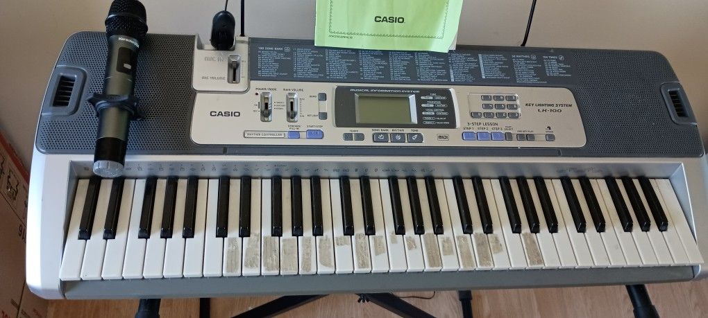 Casio Piano Keyboard With Microphone Musical instruments