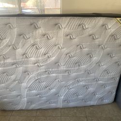 Queen Size /pillow Top Bed 