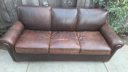 Very nice leather couch