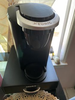 Kuerig coffee pod maker with pod holder
