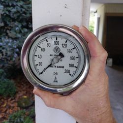 Oil Filled Safety Gauge 4" 