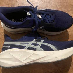 Asics Novablast 5 Track Club Men’s Sneakers.  Size 10