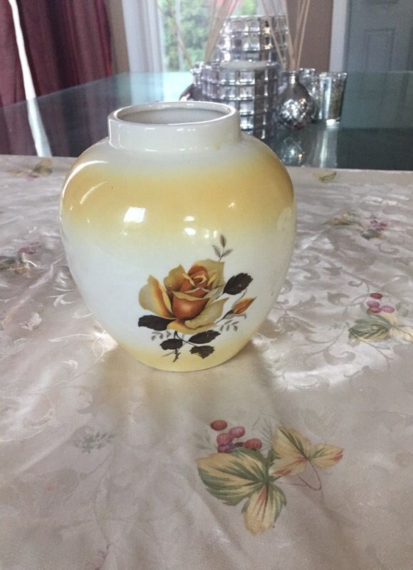 Flower vase