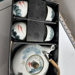 Chinese tea set with handle and tea cups for 4 adults beautifully packaged in box, excellent home decor, Asian ceramic tea sets