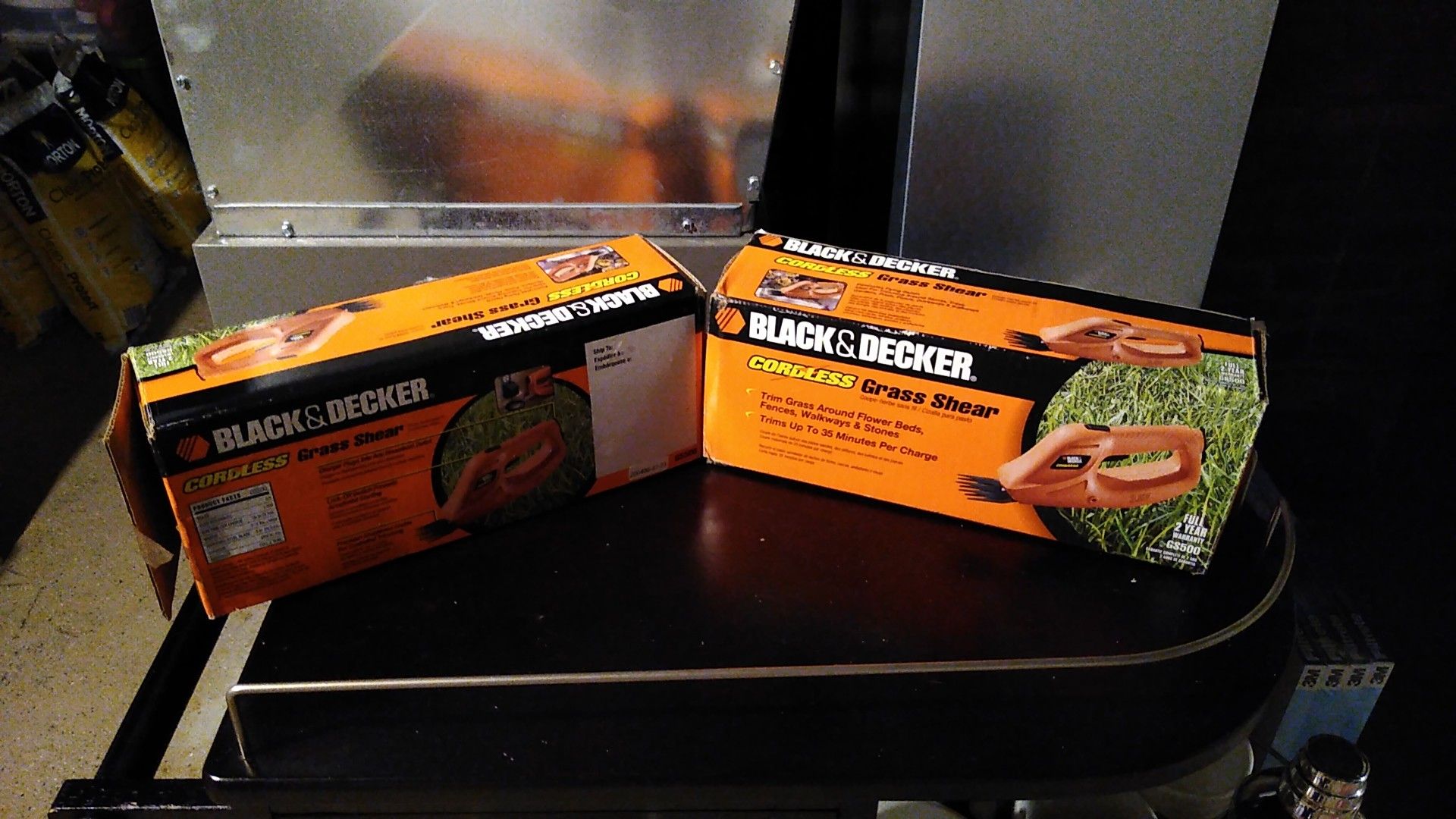 2 Black& Decker cordless Grass shears
