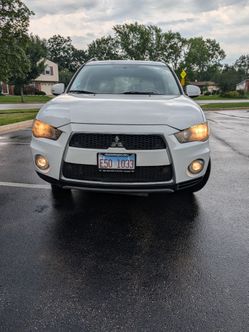 2012 Mitsubishi Outlander SUV White 7 seater