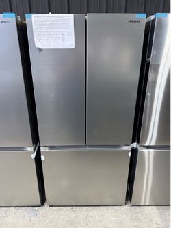 brand new Samsung 33 in. 17.5 cu. ft. Counter Depth 3-Door French Door Smart Refrigerator in Stainless Steel