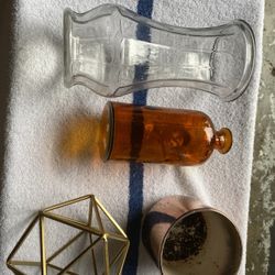 9 Vases and glass letter holder