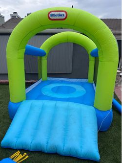 Little Tikes Splash and Spray Bounce House / Jumper