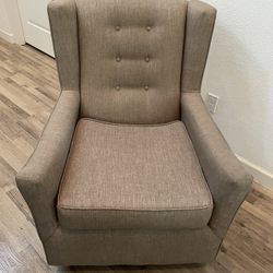 Almost New 360 Swivel Rocker Recliner Sof With Excellent Condition 