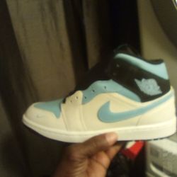 Air Jordan 1 Mid SE / Summit White,Blue Chili And Black