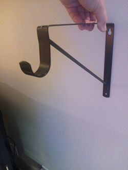 2 Black Everbilt Shelf Bracketts
