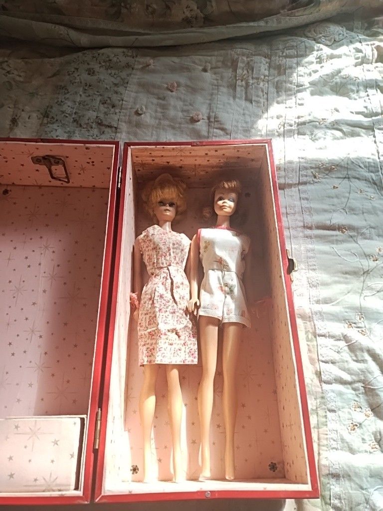 2 Midge Barbies With Carrying Case 1962