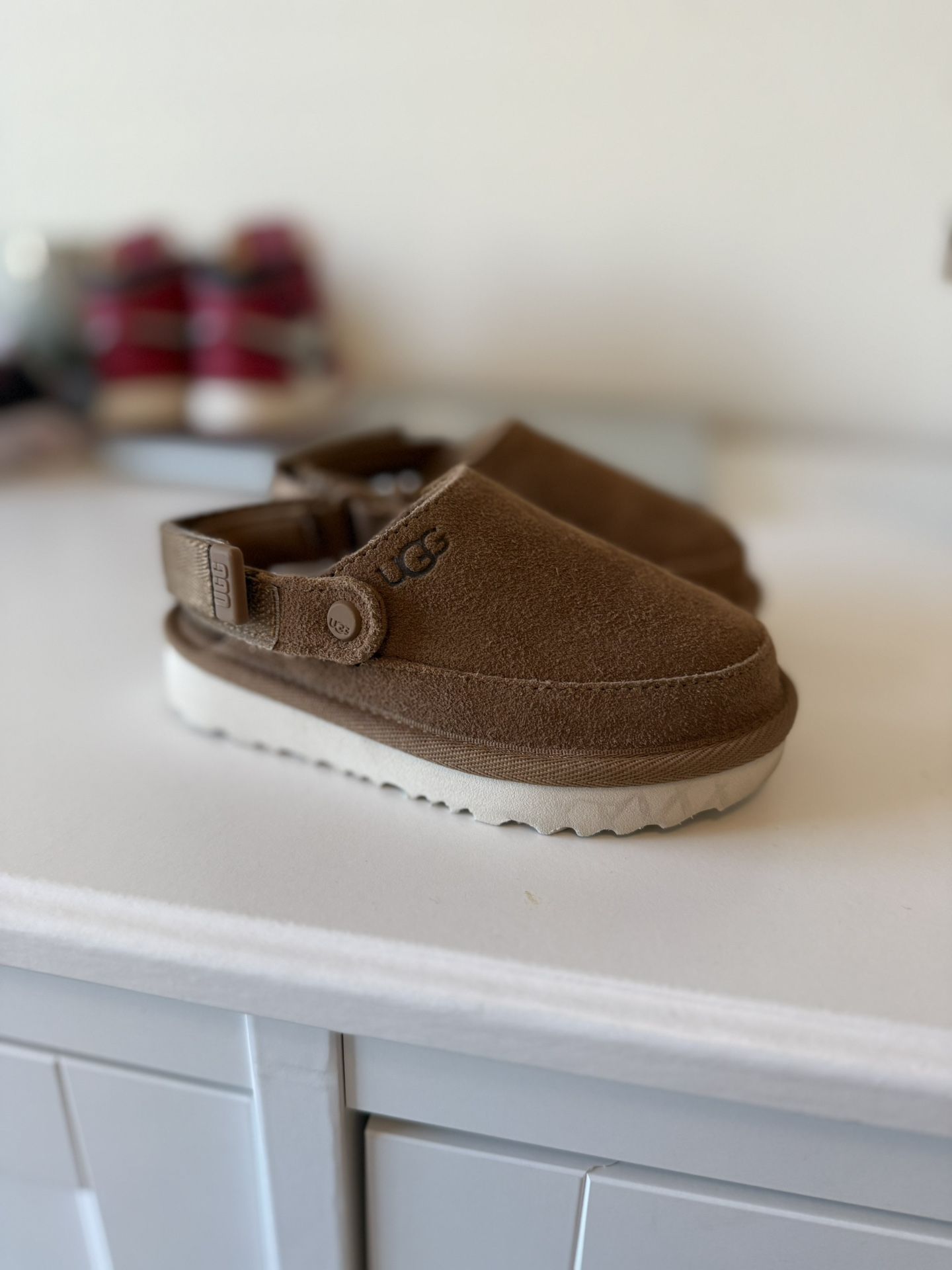 Toddler Uggs 7C