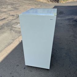 Hard To Find 9 Cubic Upright Freezer Free Local Delivery/30 Day Warranty
