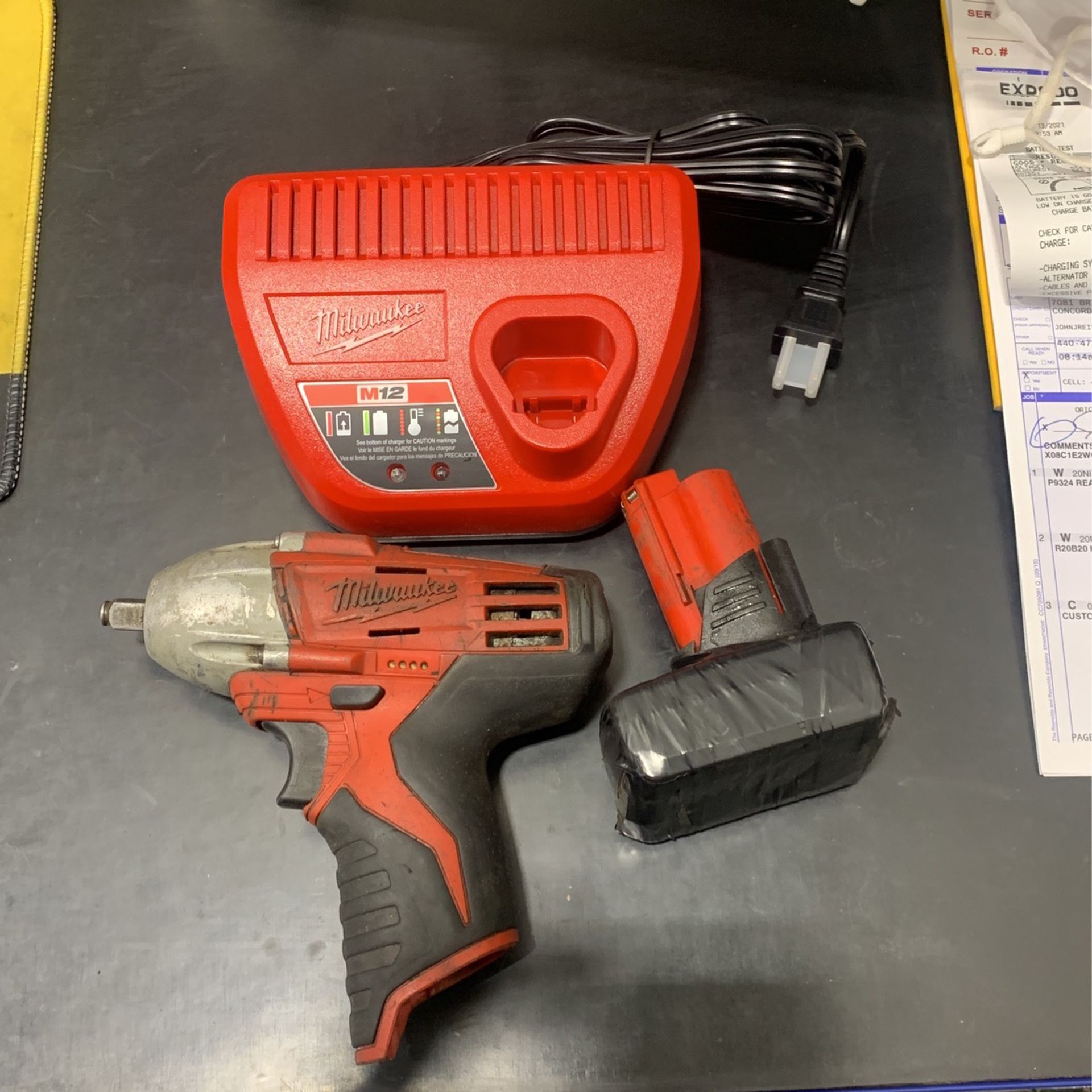 Milwaukee 3/8 impact with battery and charger￼