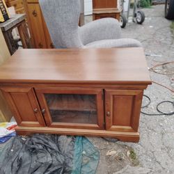 Beautiful Little TV Stand Clean Condition As Pictured
