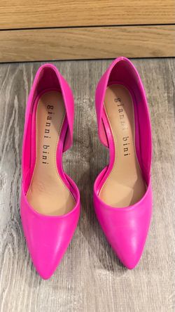 Gianni Bini Hot Pink Pointed-Toe high heel 5 1/2.  / Gianni Bini tacones rosados