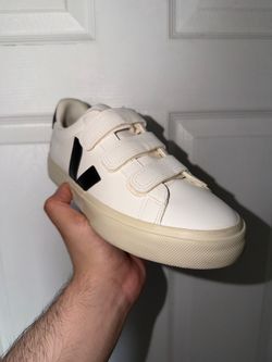 VEJA Recife Logo White/Black Leather