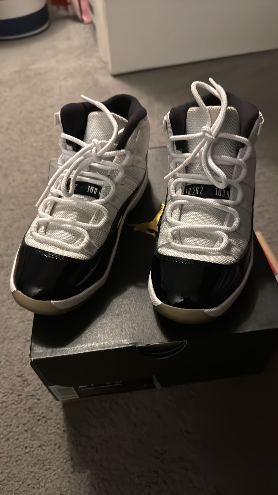 Jordan 11retro Size 2y 