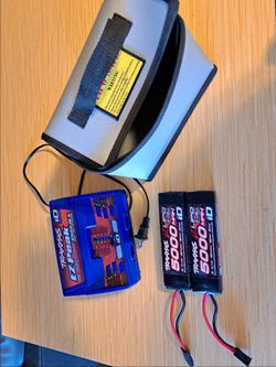 Traxxas Dual battery charger + TWO 3S Lipo batteries