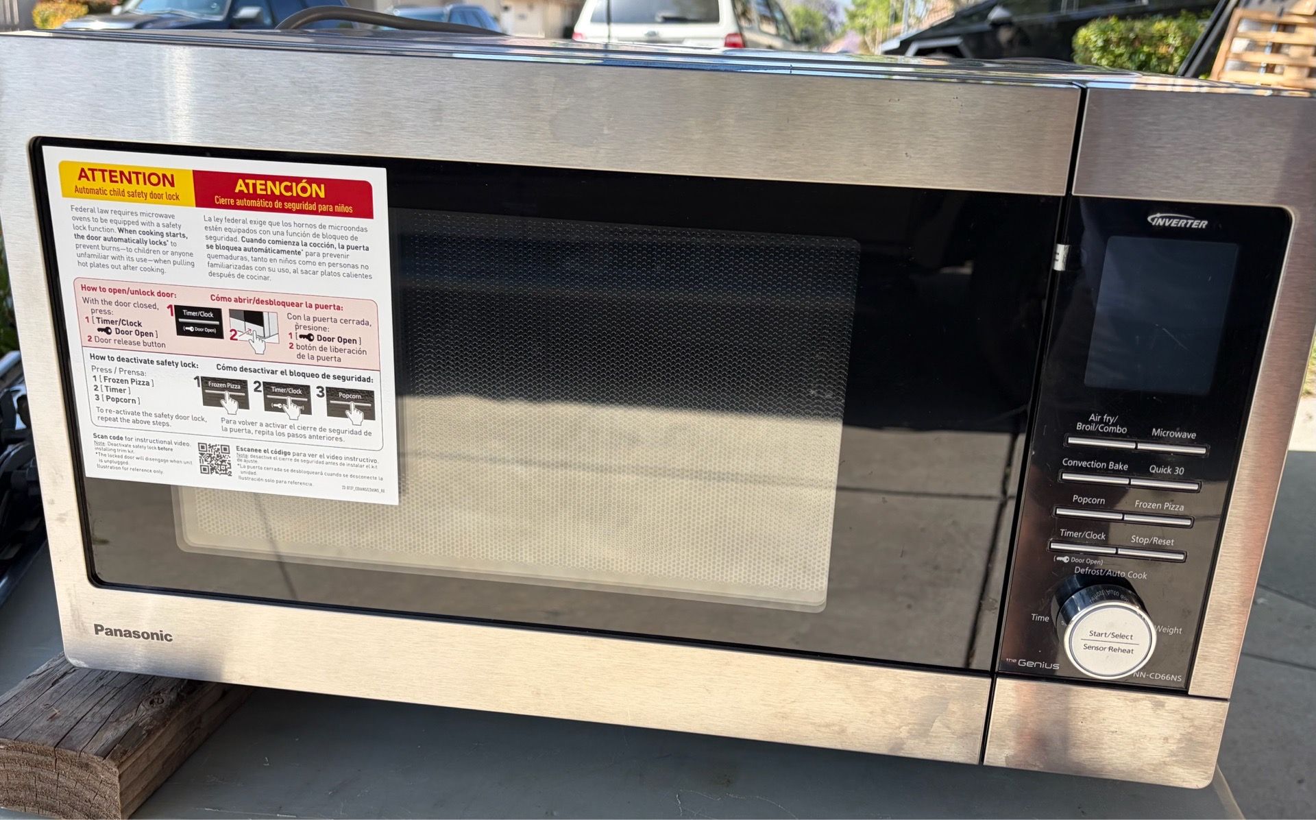 PANASONIC COUNTER TOP MICROWAVE/AIR FRYER & BROIL